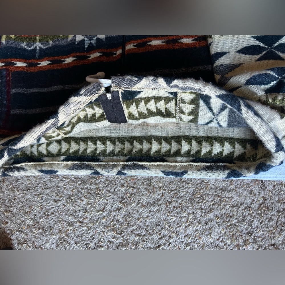 Native print zip up - Picture 9 of 11